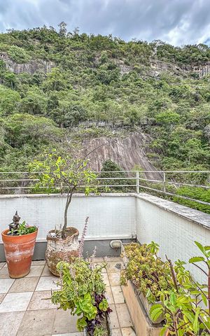 Apartamento à venda com 442m², 4 quartos e 2 vagas Apartamento à venda com 442m², 4 quartos e 2 vagasVaranda