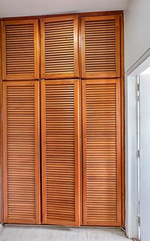 Apartamento à venda com 442m², 4 quartos e 2 vagas Apartamento à venda com 442m², 4 quartos e 2 vagasCloset da suíte 2