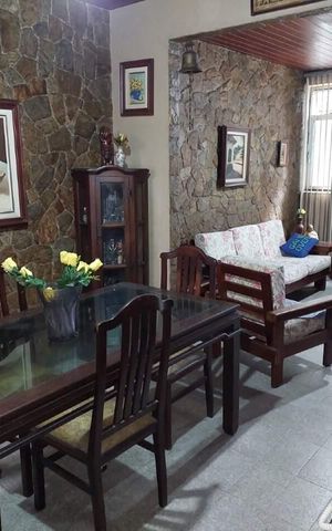 Casa à venda com 194m², 3 quartos e 2 vagas