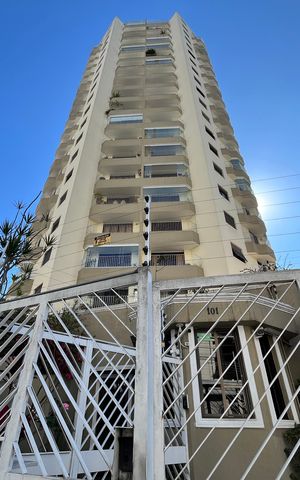 Apartamento à venda com 105m², 2 quartos e 2 vagasFachada