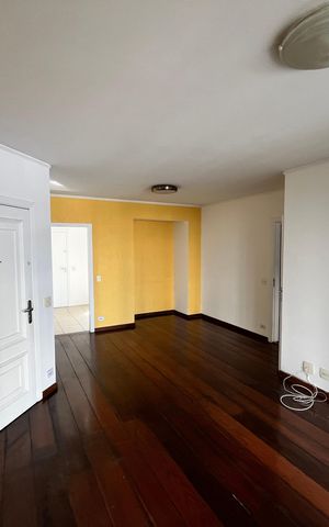 Apartamento à venda com 105m², 2 quartos e 2 vagasSala