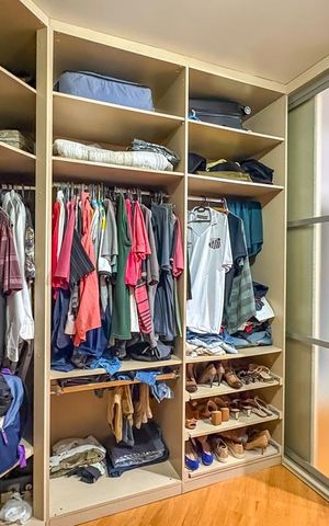 Casa à venda com 266m², 3 quartos e 2 vagas Casa à venda com 266m², 3 quartos e 2 vagasCloset da Suíte 1