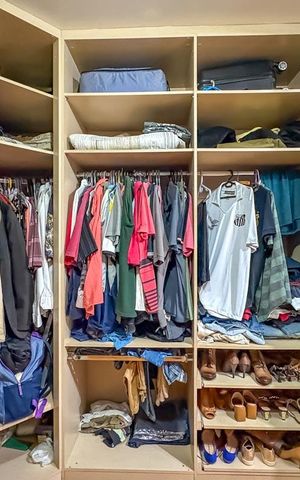 Casa à venda com 266m², 3 quartos e 2 vagas Casa à venda com 266m², 3 quartos e 2 vagasCloset da Suíte 1