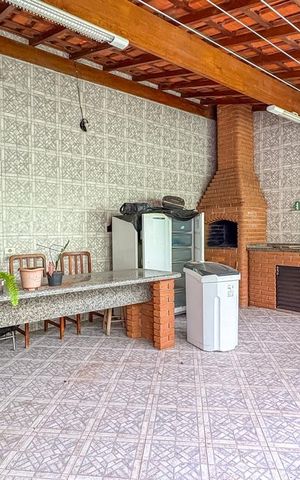 Casa à venda com 266m², 3 quartos e 2 vagas Casa à venda com 266m², 3 quartos e 2 vagasChurrasqueira