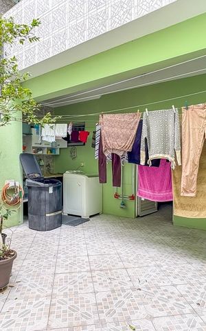 Casa à venda com 266m², 3 quartos e 2 vagas Casa à venda com 266m², 3 quartos e 2 vagasÁrea de Serviço