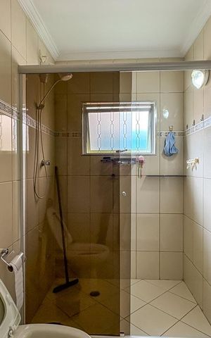 Casa à venda com 266m², 3 quartos e 2 vagas Casa à venda com 266m², 3 quartos e 2 vagasBanheiro da Suíte 3