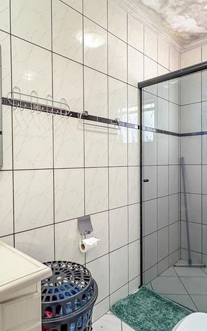 Casa à venda com 266m², 3 quartos e 2 vagas Casa à venda com 266m², 3 quartos e 2 vagasBanheiro da Suíte 2