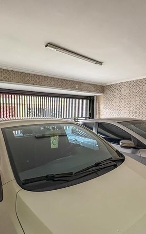 Casa à venda com 266m², 3 quartos e 2 vagas Casa à venda com 266m², 3 quartos e 2 vagasGaragem