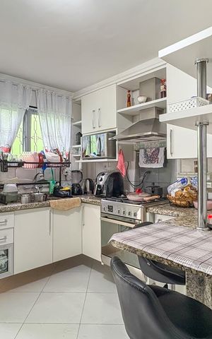 Casa à venda com 266m², 3 quartos e 2 vagas Casa à venda com 266m², 3 quartos e 2 vagasCozinha