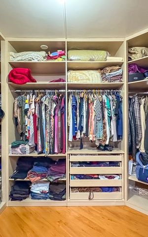 Casa à venda com 266m², 3 quartos e 2 vagas Casa à venda com 266m², 3 quartos e 2 vagasCloset da Suíte 1