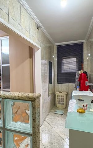 Casa à venda com 266m², 3 quartos e 2 vagas Casa à venda com 266m², 3 quartos e 2 vagasBanheiro da Suíte 1