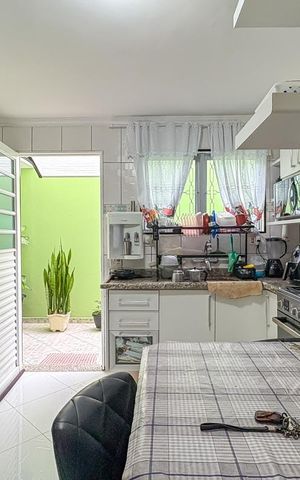 Casa à venda com 266m², 3 quartos e 2 vagas Casa à venda com 266m², 3 quartos e 2 vagasCozinha