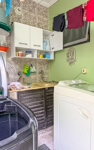 Casa à venda com 266m², 3 quartos e 2 vagas Casa à venda com 266m², 3 quartos e 2 vagasÁrea de Serviço