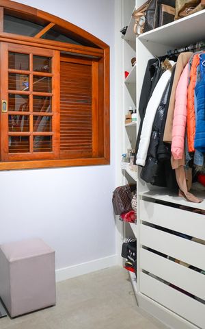 Casa para alugar com 450m², 4 quartos e 4 vagas Casa para alugar com 450m², 4 quartos e 4 vagasCloset da Suite 3