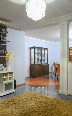 Casa para alugar com 450m², 4 quartos e 4 vagas Casa para alugar com 450m², 4 quartos e 4 vagasSala