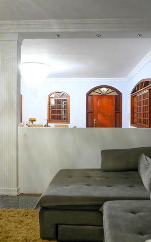 Casa para alugar com 450m², 4 quartos e 4 vagas Casa para alugar com 450m², 4 quartos e 4 vagasSala