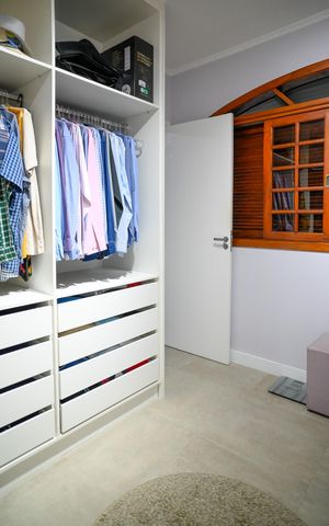 Casa para alugar com 450m², 4 quartos e 4 vagas Casa para alugar com 450m², 4 quartos e 4 vagasCloset da Suite 3