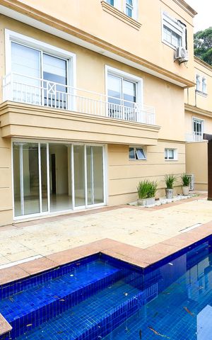 Casa de condomínio à venda com 569m², 4 quartos e 4 vagas Casa de condomínio à venda com 569m², 4 quartos e 4 vagasFachada