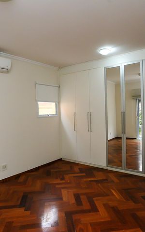 Casa de condomínio à venda com 569m², 4 quartos e 4 vagas Casa de condomínio à venda com 569m², 4 quartos e 4 vagasSuíte 4