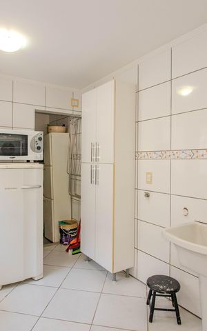 Casa à venda com 173m², 2 quartos e 3 vagas Casa à venda com 173m², 2 quartos e 3 vagasÁrea de Serviço