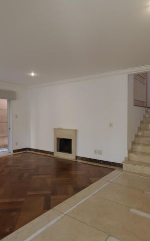 Casa de condomínio à venda com 567m², 4 quartos e 4 vagasSala