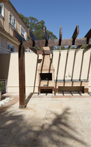 Casa de condomínio à venda com 567m², 4 quartos e 4 vagasÁrea externa - Quintal