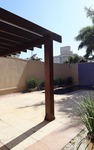 Casa de condomínio à venda com 567m², 4 quartos e 4 vagasÁrea externa - Quintal