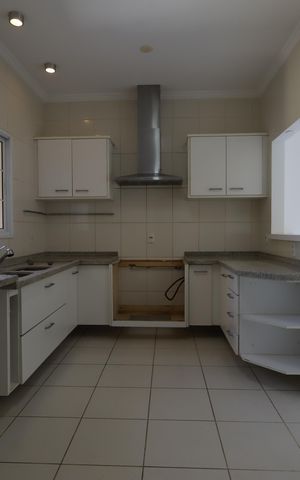 Casa de condomínio à venda com 567m², 4 quartos e 4 vagasCozinha