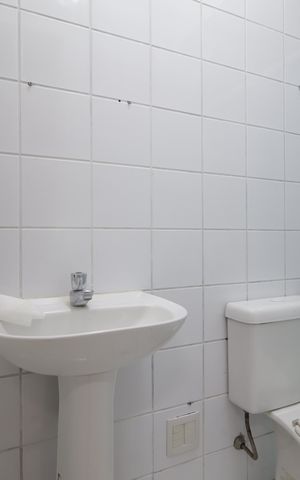 Casa de condomínio à venda com 567m², 4 quartos e 4 vagasBanheiro de serviço