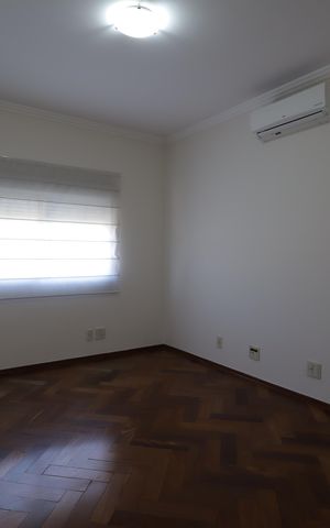 Casa de condomínio à venda com 567m², 4 quartos e 4 vagasSuíte 2