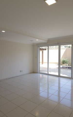 Casa de condomínio à venda com 567m², 4 quartos e 4 vagasSalão