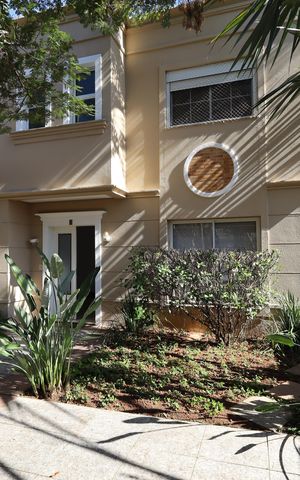 Casa de condomínio à venda com 567m², 4 quartos e 4 vagasFachada