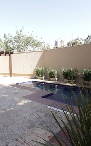 Casa de condomínio à venda com 567m², 4 quartos e 4 vagasÁrea externa - Quintal