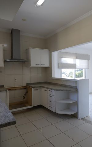 Casa de condomínio à venda com 567m², 4 quartos e 4 vagasCozinha