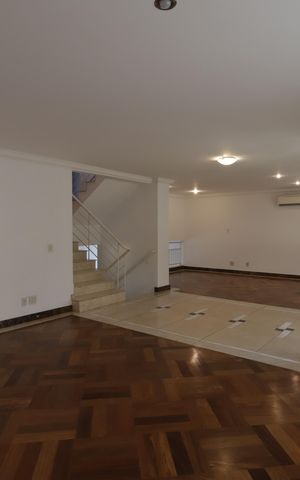 Casa de condomínio à venda com 567m², 4 quartos e 4 vagasSala