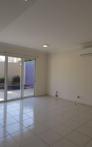 Casa de condomínio à venda com 567m², 4 quartos e 4 vagasSalão
