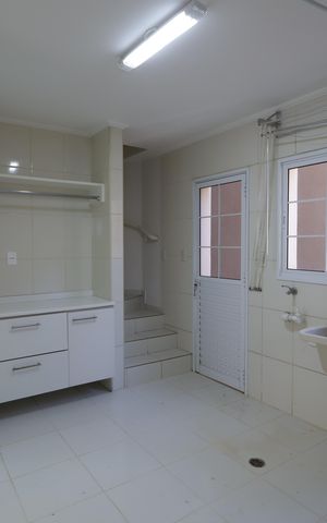Casa de condomínio à venda com 567m², 4 quartos e 4 vagasÁrea de Serviço
