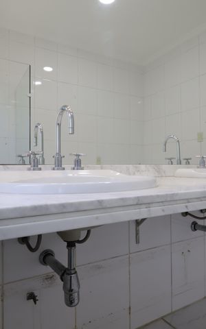 Casa de condomínio à venda com 567m², 4 quartos e 4 vagasBanheiro da Suíte 3