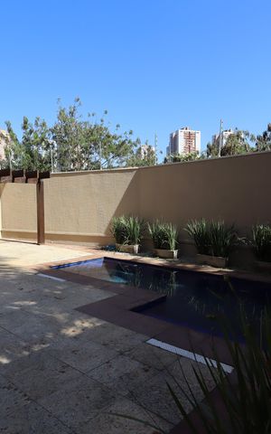 Casa de condomínio à venda com 567m², 4 quartos e 4 vagasÁrea externa - Quintal