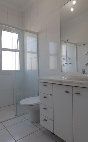 Casa de condomínio à venda com 567m², 4 quartos e 4 vagasBanheiro da Suíte 1
