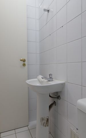 Casa de condomínio à venda com 567m², 4 quartos e 4 vagasBanheiro de serviço