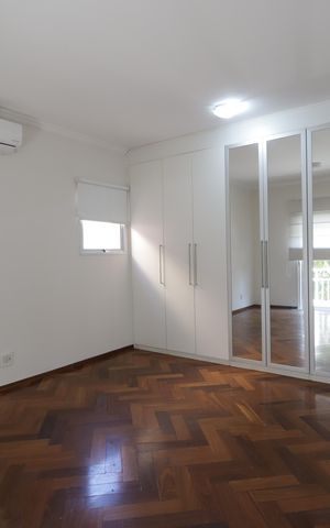 Casa de condomínio à venda com 567m², 4 quartos e 4 vagasSuíte 3