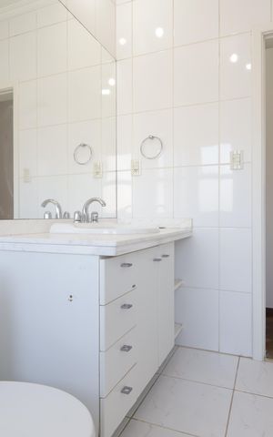 Casa de condomínio à venda com 567m², 4 quartos e 4 vagasBanheiro da Suíte 1