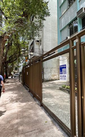 Apartamento à venda com 172m², 3 quartos e 1 vaga Apartamento à venda com 172m², 3 quartos e 1 vagaPlaca