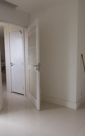 Apartamento à venda com 384m², 4 quartos e 5 vagas Apartamento à venda com 384m², 4 quartos e 5 vagasQuarto de Serviço