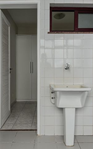 Apartamento à venda com 170m², 4 quartos e 3 vagas Apartamento à venda com 170m², 4 quartos e 3 vagasÁrea de serviço