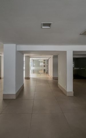 Apartamento à venda com 170m², 4 quartos e 3 vagas Apartamento à venda com 170m², 4 quartos e 3 vagasÁrea comum - Salão de festas