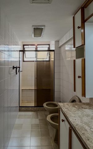 Apartamento à venda com 170m², 4 quartos e 3 vagas Apartamento à venda com 170m², 4 quartos e 3 vagasBanheiro da suíte