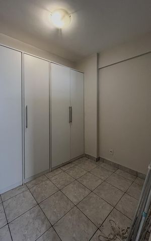 Apartamento à venda com 170m², 4 quartos e 3 vagas Apartamento à venda com 170m², 4 quartos e 3 vagasQuarto de serviço