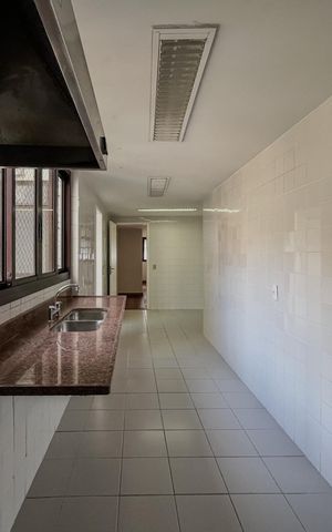 Apartamento à venda com 170m², 4 quartos e 3 vagas Apartamento à venda com 170m², 4 quartos e 3 vagasCozinha